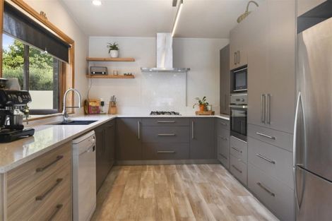 Photo of property in 7 Naera Place, Kawaha Point, Rotorua, 3010