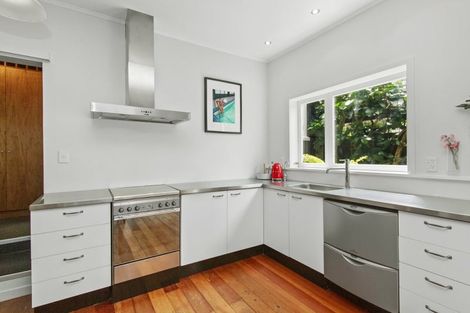 Photo of property in 211 Marine Parade, Seatoun, Wellington, 6022