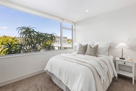 Photo of property in 10 Boardwalk Lane, Seatoun, Wellington, 6022
