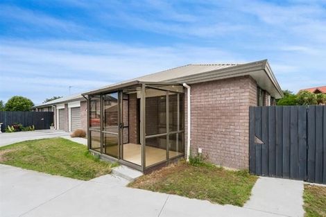 Photo of property in 1/27 Aberfoyle Place, Parklands, Christchurch, 8083