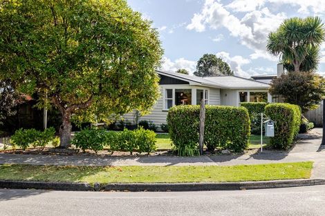 Photo of property in 5 Athlone Place, Hokowhitu, Palmerston North, 4410