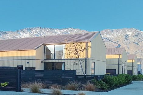 Photo of property in 10 Casterway Crescent, Jacks Point, 9371