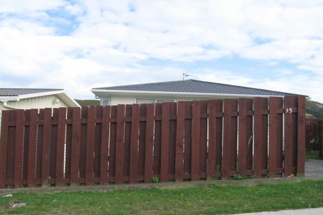 Photo of property in 35 Frobisher Street, Island Bay, Wellington, 6023