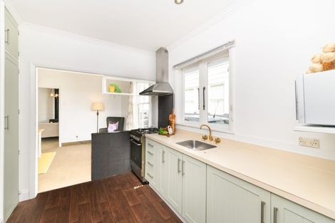 Photo of property in 53 Manson Street, Terrace End, Palmerston North, 4410