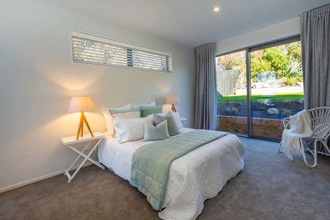 Photo of property in 10 Hilltop Lane, Mount Pleasant, Christchurch, 8081