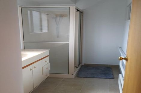 Photo of property in 2/22 Tobruk Crescent, Milford, Auckland, 0620