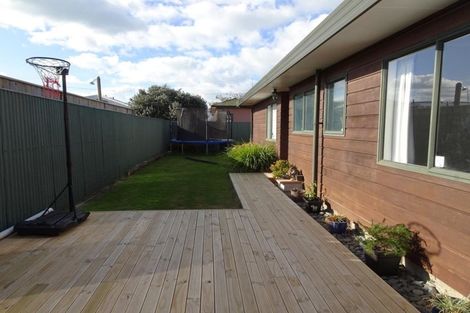 Photo of property in 2 Valerie Street, Clive, 4102