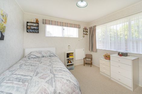 Photo of property in 4 Christian Place, Awapuni, Palmerston North, 4412