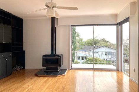 Photo of property in 19 Finlow Drive, Te Atatu South, Auckland, 0610