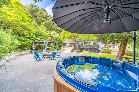 Photo of property in 49 Blue Mountains Road, Pinehaven, Upper Hutt, 5019