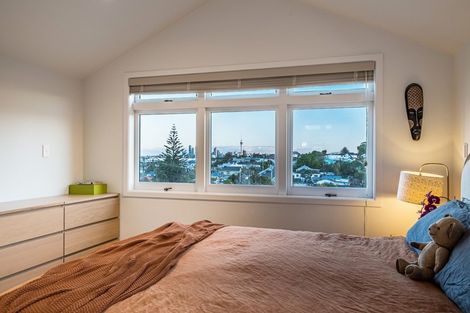 Photo of property in 200 Queen Street, Northcote Point, Auckland, 0627