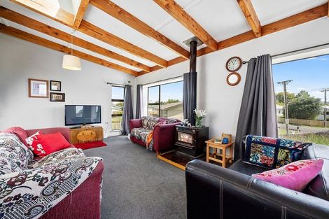 Photo of property in 28a Te Moau Avenue, Parakai, 0830