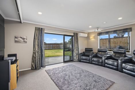 Photo of property in 10 Bovill Way, Tuakau, 2121