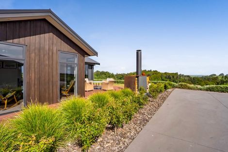 Photo of property in 956 Richmond Road, Lepperton, New Plymouth, 4373