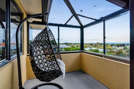 Photo of property in 20 Kellyville Heights, Merrilands, New Plymouth, 4312