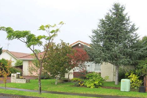 Photo of property in 14 Headcorn Place, Botany Downs, Auckland, 2010