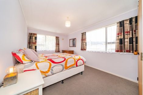 Photo of property in 25 Roband Crescent, Brown Owl, Upper Hutt, 5018