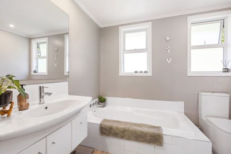 Photo of property in 58 Mere Road, Taupo, 3330