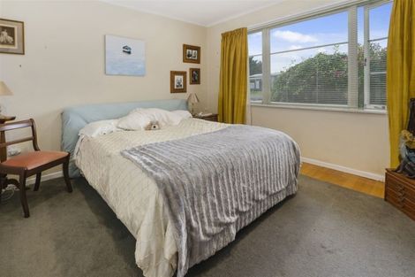 Photo of property in 206 Beach Haven Road, Beach Haven, Auckland, 0626