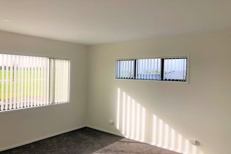 Photo of property in 65 Hayfield Way, Karaka, Papakura, 2113
