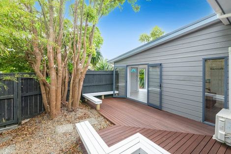 Photo of property in 2/20 Tawavale Crescent, Totara Vale, Auckland, 0629
