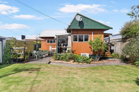 Photo of property in 2/2a Eskdale Road, Birkdale, Auckland, 0626