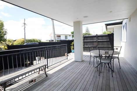 Photo of property in 1/88 Pah Road, Cockle Bay, Auckland, 2014