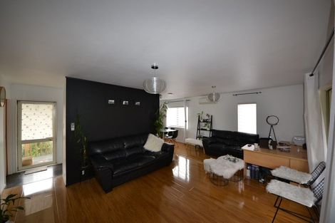 Photo of property in 10 Rook Place, Unsworth Heights, Auckland, 0632