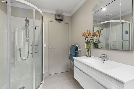 Photo of property in 19 Brindle Way, Newlands, Wellington, 6037