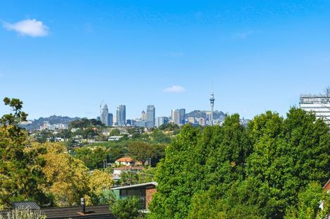 Photo of property in 8 Stanley Avenue, Milford, Auckland, 0620