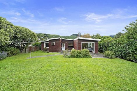 Photo of property in 3 Saint Edmund Crescent, Tawa, Wellington, 5028