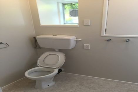 Photo of property in 33 Trelawn Place, Cockle Bay, Auckland, 2014