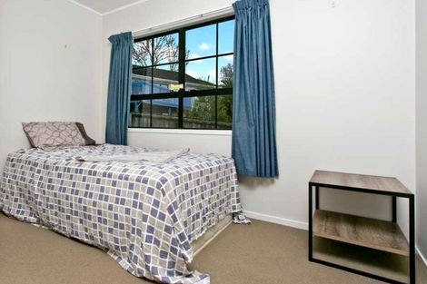 Photo of property in 13 Santiago Crescent, Unsworth Heights, Auckland, 0632