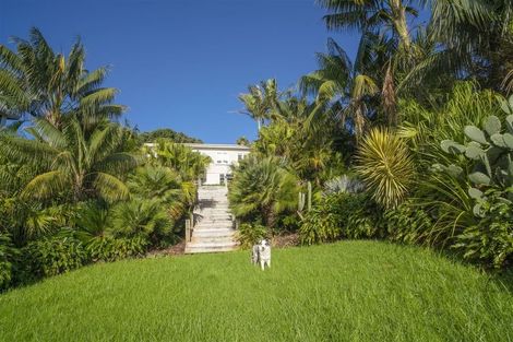 Photo of property in 40 Pohutukawa Avenue, Red Beach, 0932