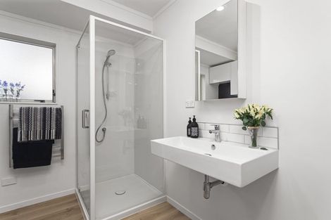 Photo of property in 18 Ian Marwick Place, Birkenhead, Auckland, 0626