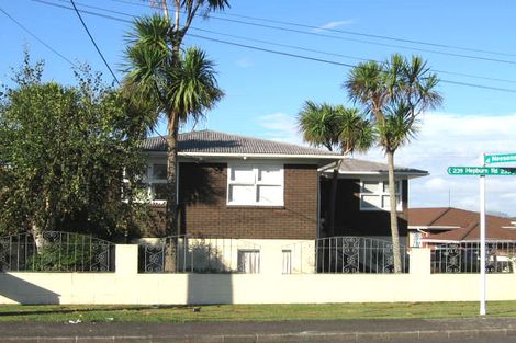 Photo of property in 235 Hepburn Road, Glendene, Auckland, 0602
