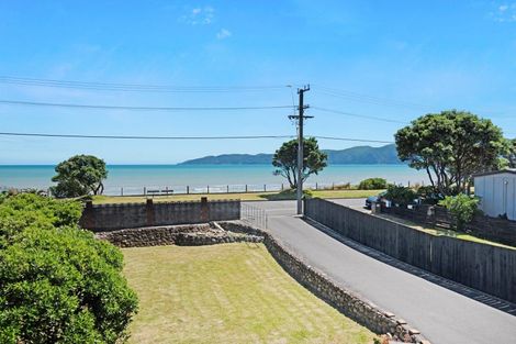 Photo of property in 104 Marine Parade, Paraparaumu Beach, Paraparaumu, 5032