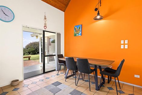 Photo of property in 1556 South Head Road, South Head, Helensville, 0874