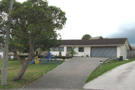 Photo of property in 11 Raphael Place, West Harbour, Auckland, 0618