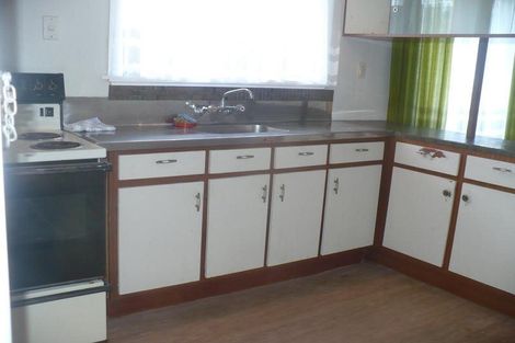 Photo of property in 2 Vera Road, Te Atatu South, Auckland, 0610