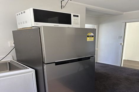 Photo of property in 1 Elsted Place, Goodwood Heights, Auckland, 2105