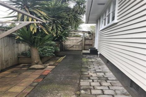 Photo of property in 9 Karaka Street, Merrilands, New Plymouth, 4312