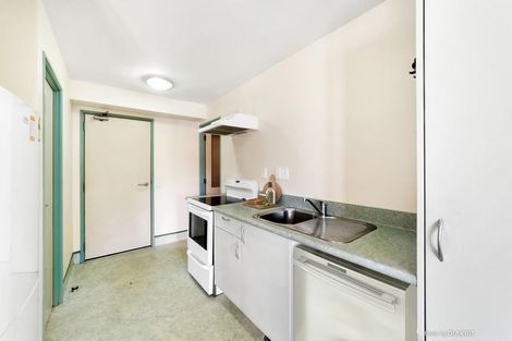 Photo of property in Palm Grove Apartments, 9/13c Palm Grove, Berhampore, Wellington, 6023