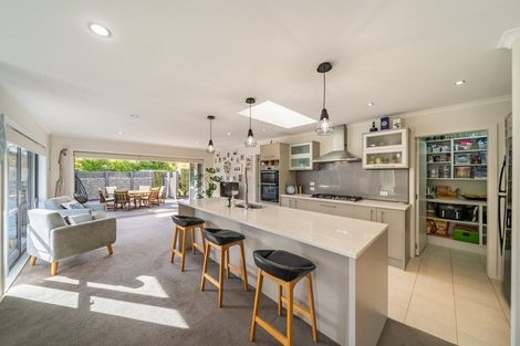 Photo of property in 140 Norana Road, Timberlea, Upper Hutt, 5018