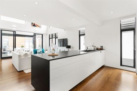 Photo of property in 26a Peterborough Street, Christchurch Central, Christchurch, 8013