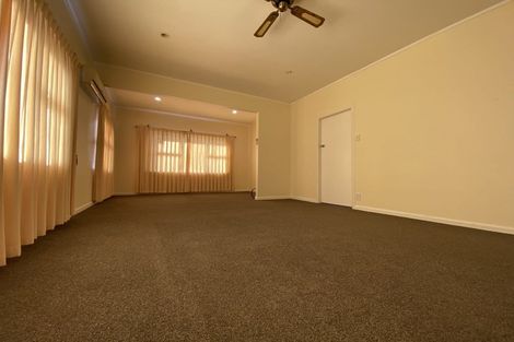 Photo of property in 218 Hillcrest Road, Hillcrest, Hamilton, 3216