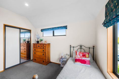 Photo of property in 140 Memorial Avenue, Burnside, Christchurch, 8053