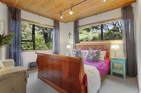 Photo of property in 280 Shaw Road, Titirangi, Auckland, 0604
