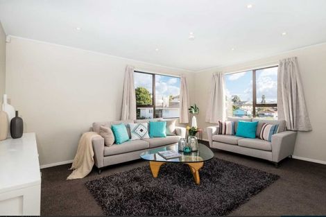 Photo of property in 12 Halloran Place, Massey, Auckland, 0614