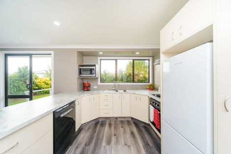Photo of property in 8 Adams Place, Kelvin Grove, Palmerston North, 4414